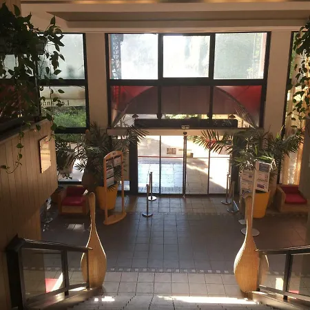 Pool & 칸느